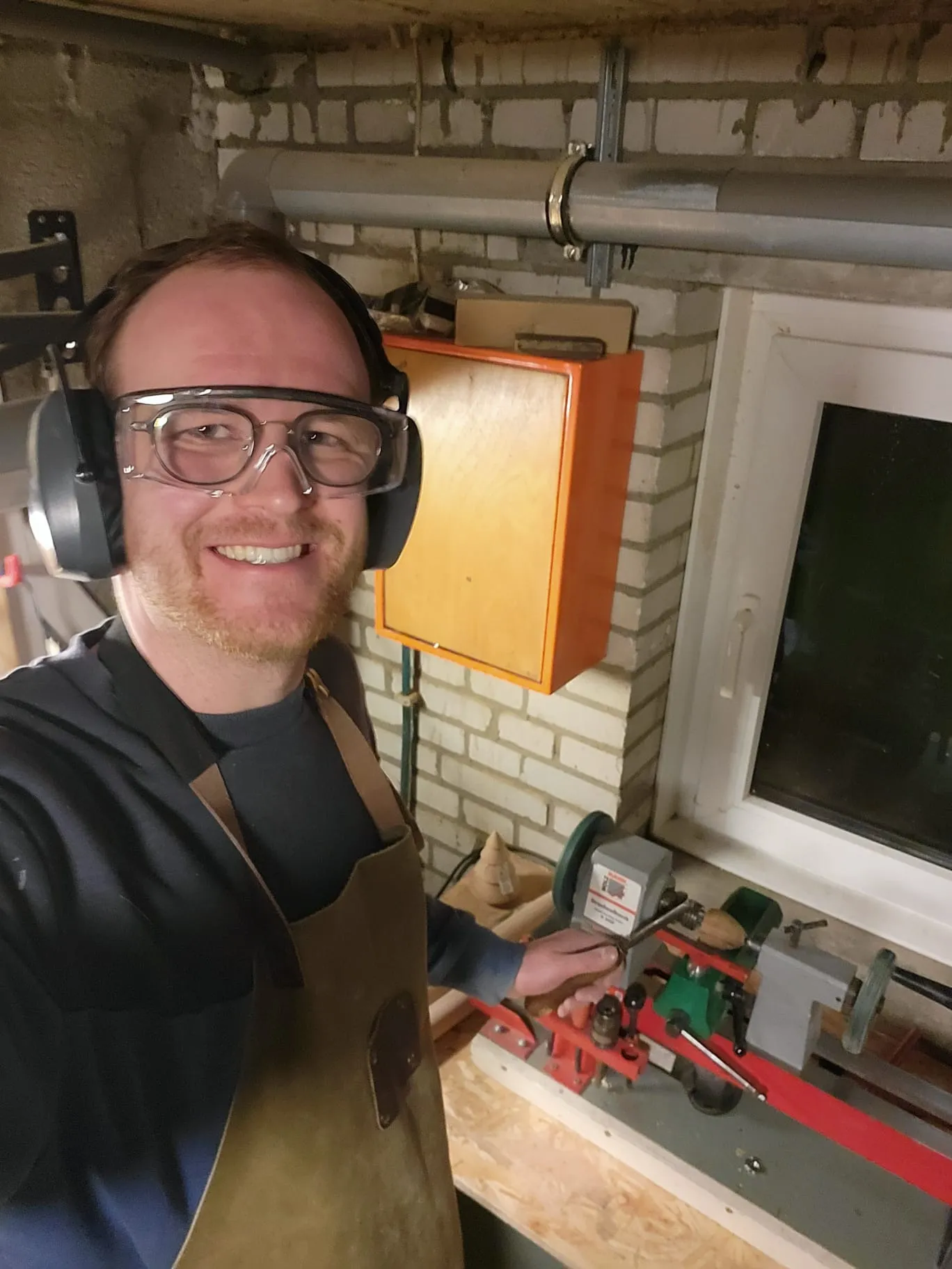 Yoakim in zijn werkplaats